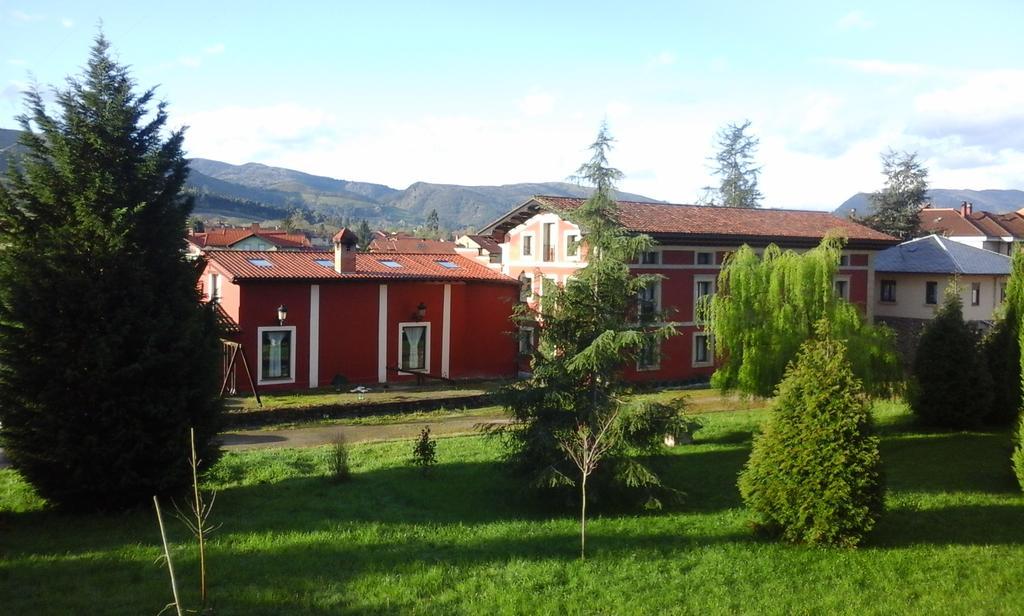 Posada Santa Eulalia Villanueva de la Pena Bagian luar foto