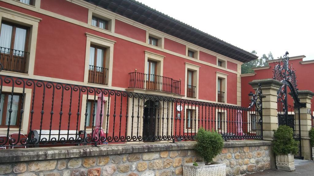 Posada Santa Eulalia Villanueva de la Pena Bagian luar foto